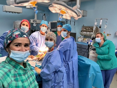 Uno de los equipos de trasplante del Hospital Reina Sofía trabajando durante la Navidad